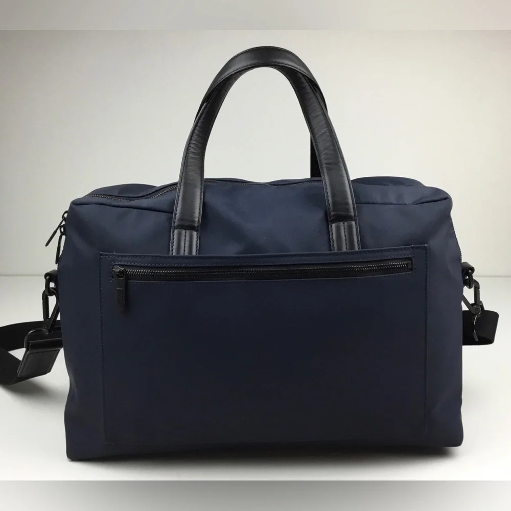 Away Luggage The Everywhere Bag Navy Blue Messenger Duffle